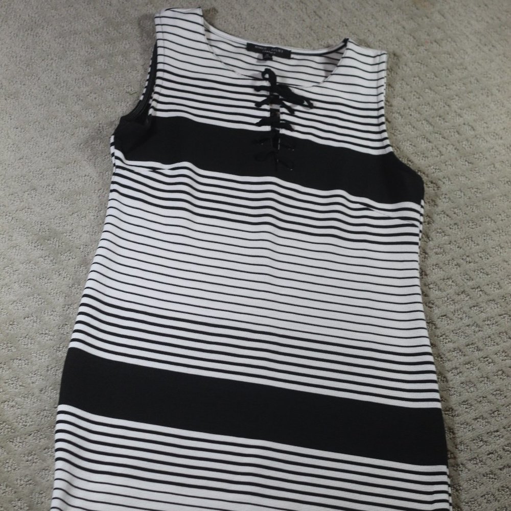 Romeo + Juliet Size M Bodycon Black & White Ribbed & Striped Sleeveless Dress